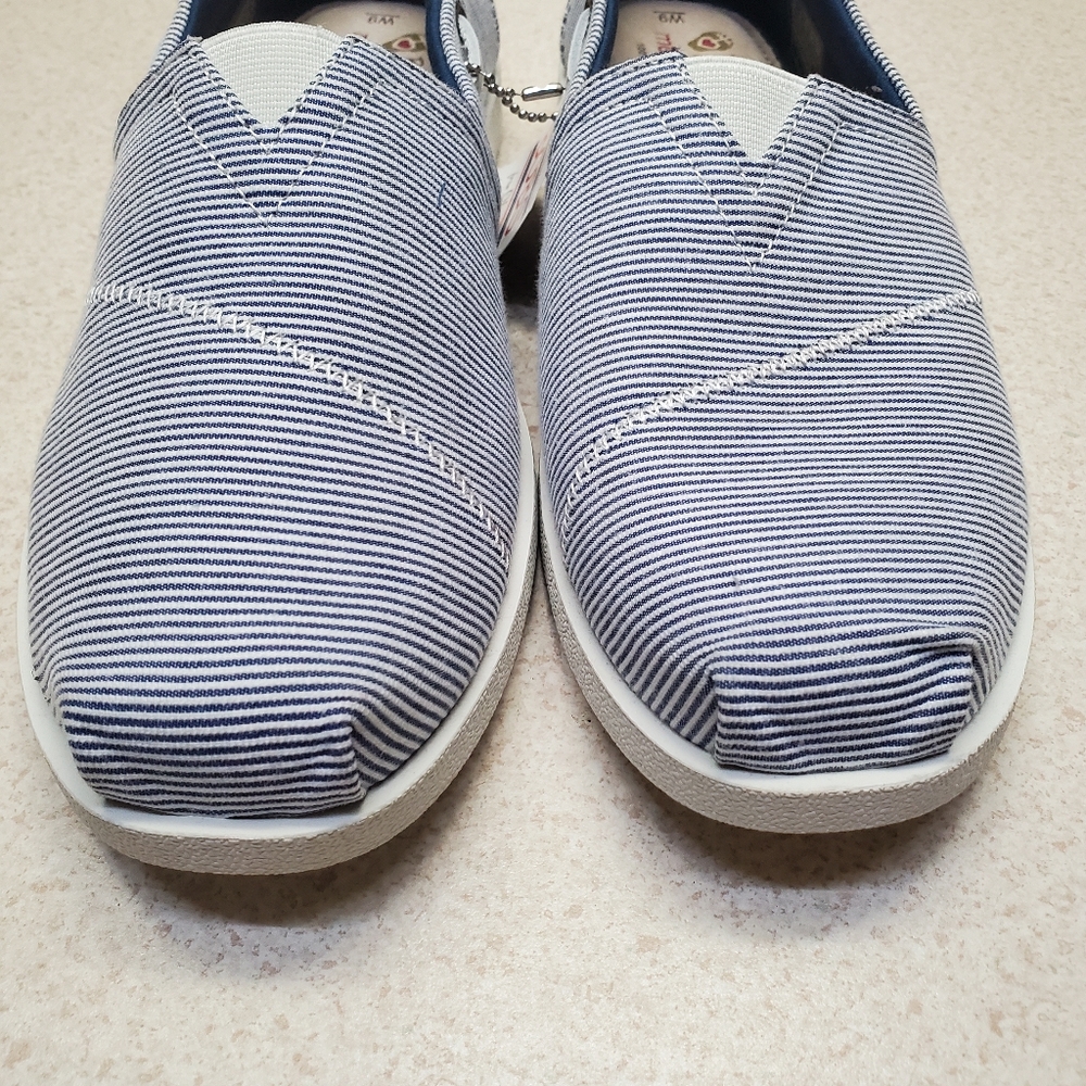 BRAND NEW BOB'S with MEMORY FOAM size 9